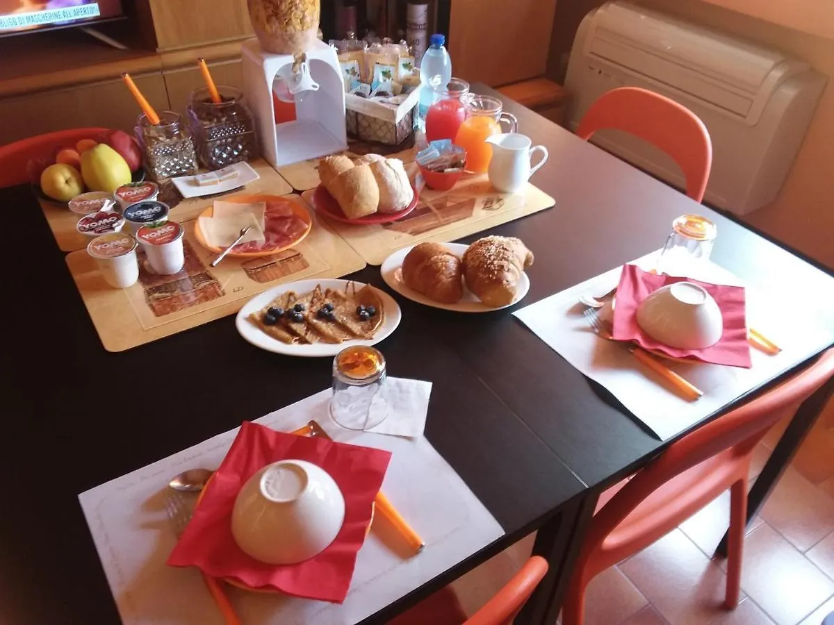 Bed & Breakfast Orange House Bed and Breakfast Varenna