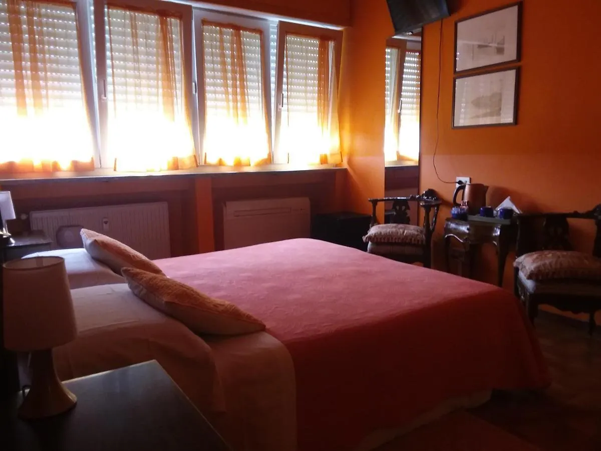Orange House Bed and Breakfast Varenna Italië