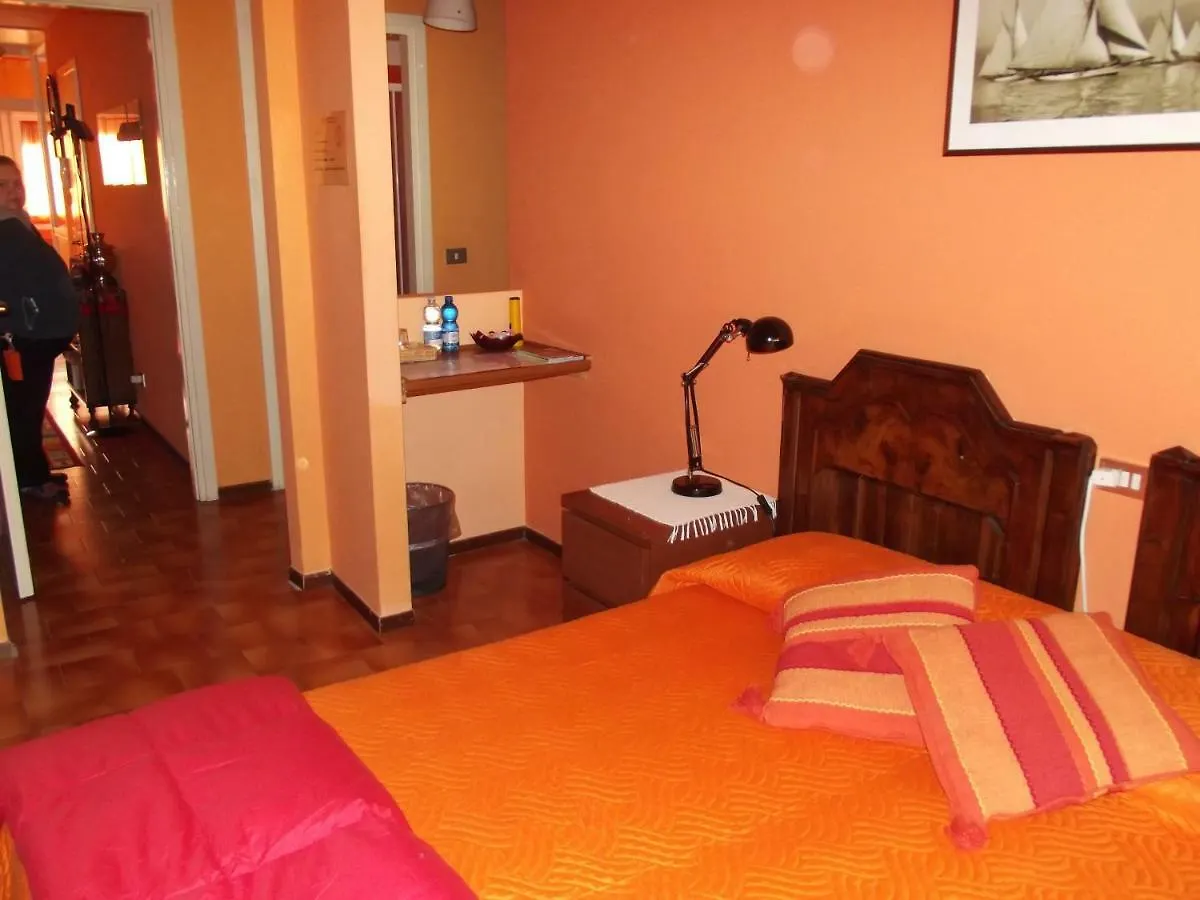 Orange House Bed and Breakfast Varenna