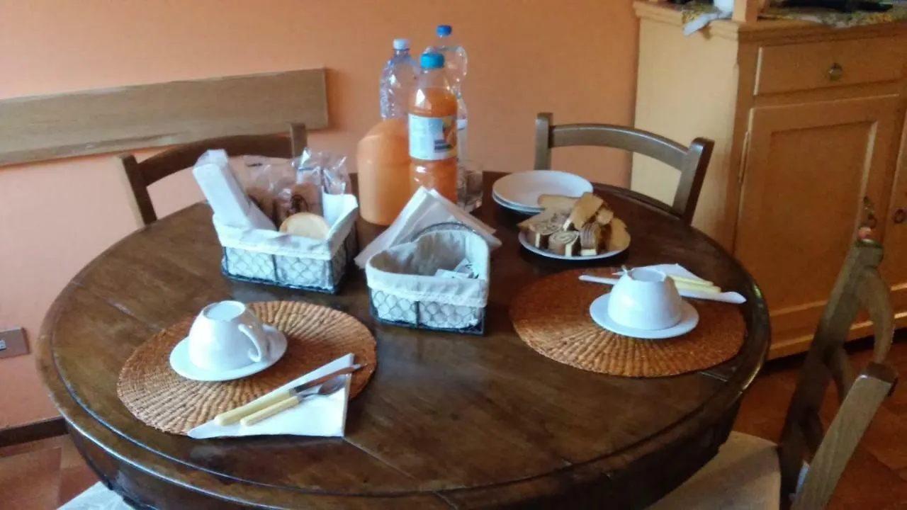 Orange House Acomodação com café da manhã Varenna Alojamento de Acomodação e Pequeno-almoço